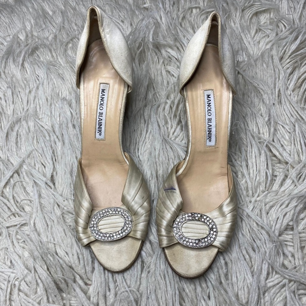 Manolo Blahnik Sedaraby d’Orsay jewel buckle Heels
